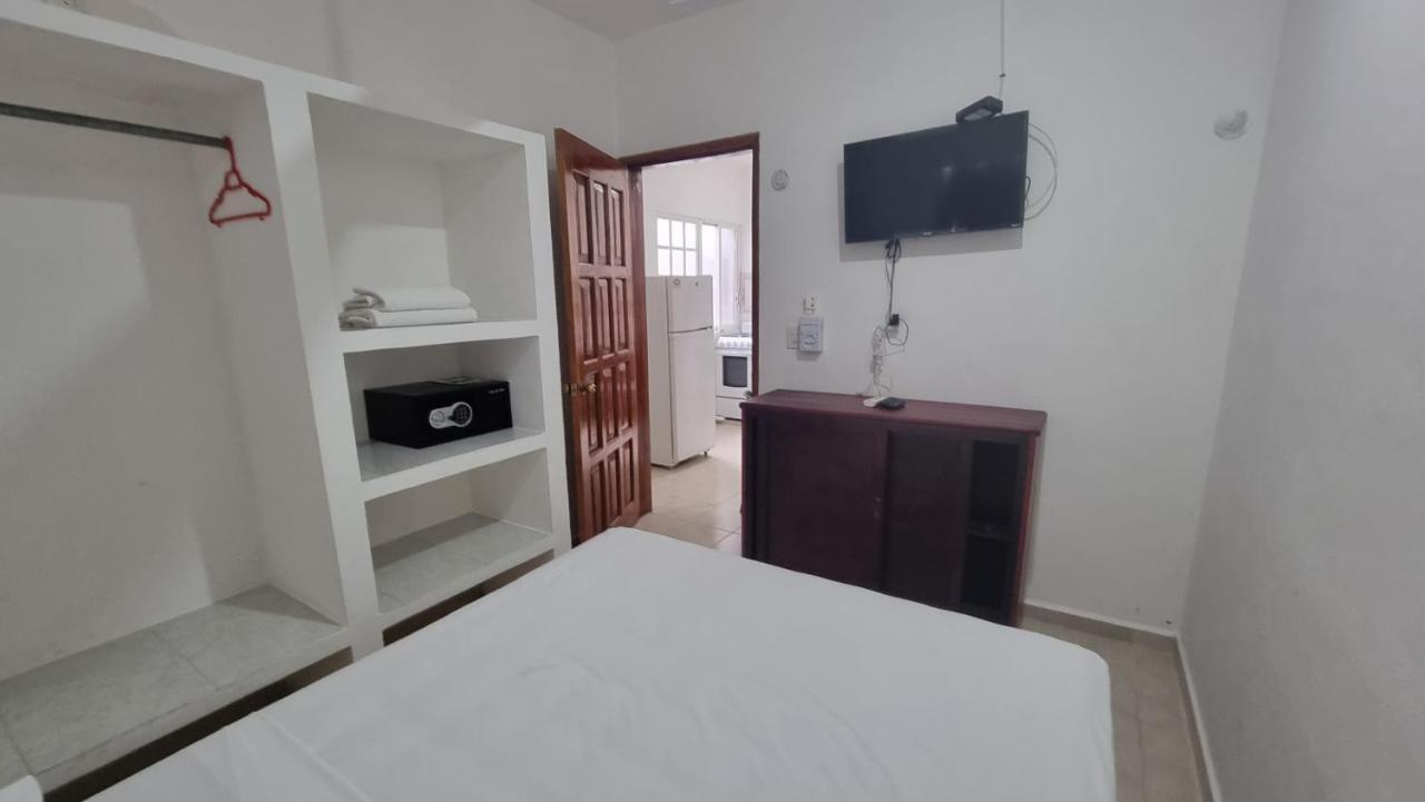 A Una Calle Del Ado 5Ta Avenida Playa del Carmen Exterior photo